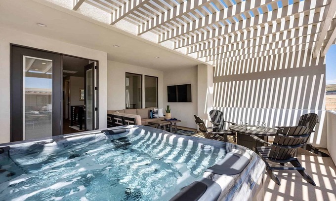 St. George House | The Jolly Roger: Desert Color Lagoon + Beaches