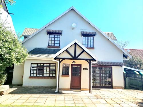 Kaapsehoop Villa | The Jones