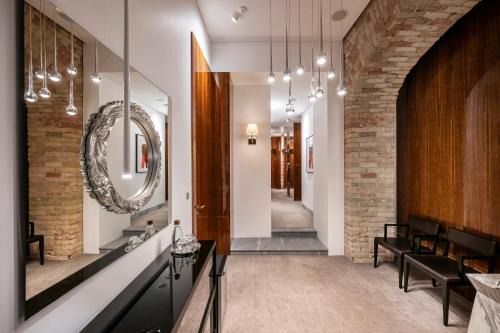 Old Town Apartment | The Joseph