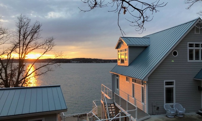 Rocky Mount House | The Jozarks Family Lake Getaway with Breathtaking Views