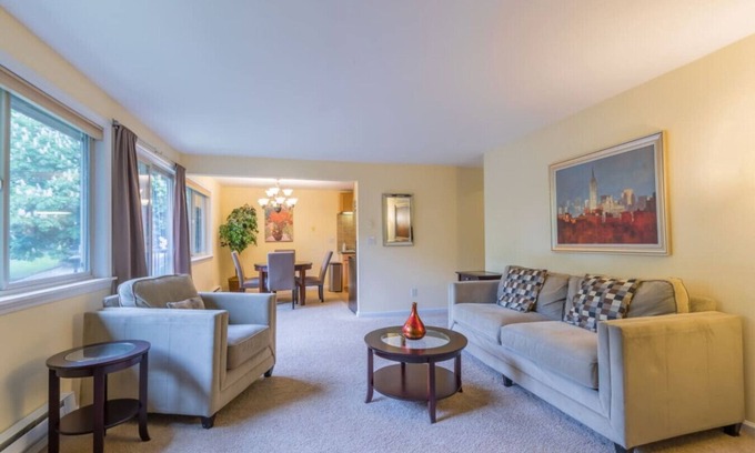 North End Condo | the Juliet, Best Area, Jacuzzi Bath, WD New Carpet