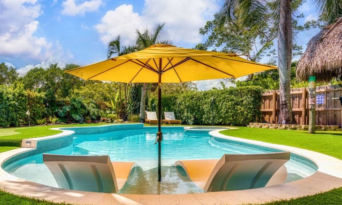Central Corals Villa | The Jungle House Heated Pool Tranquil Family Oasis