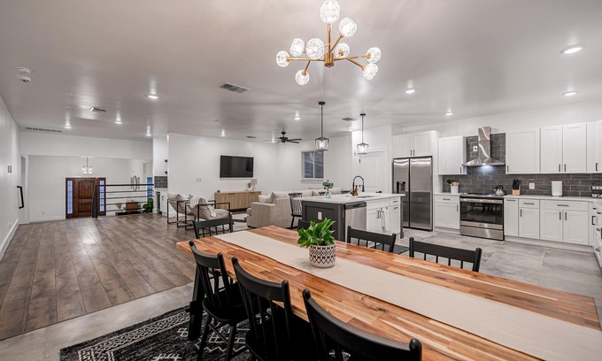 Shearer Hills - Ridgeview House | The Kinder Haus New to VRBO Centrally located to all things SA