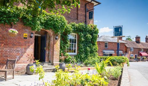 Hursley Bed & Breakfast | The King's Head