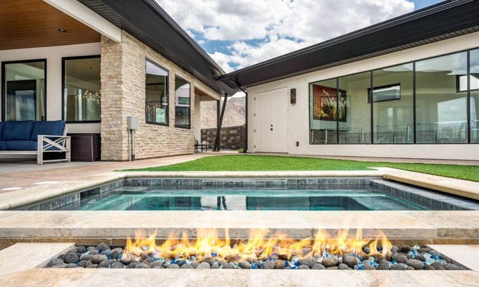 Hurricane House | The Kingpin ~ High-End Golf Oasis ~ Bowling ~ Pool
