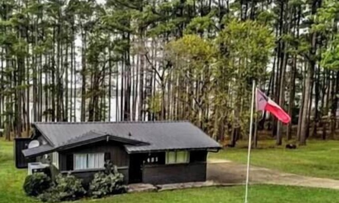 Jefferson House | The Knotty Pine on Lake O the Pines Waterfront