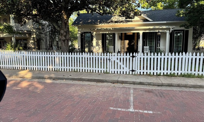 Jefferson House | "The Koop" A jewel in JeffersonnSide An