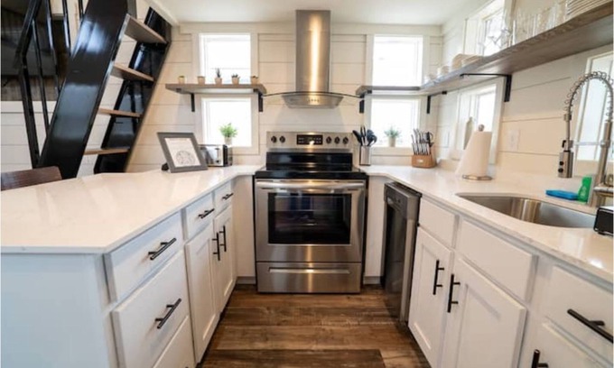 Austin Cabin | The Ladybird - Luxury Tiny Home in Austin, TX