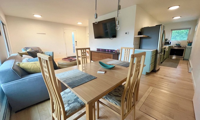 South Addition Apartment | The Lagoon Loft is the ultimate urban retreat!ndowntown + lagoon + trails