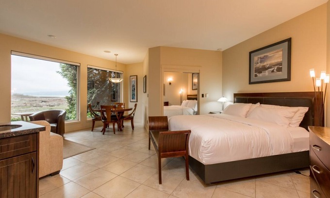 Regional District of Nanaimo Apartment | The Lagoon Suite at The Estuary Inn