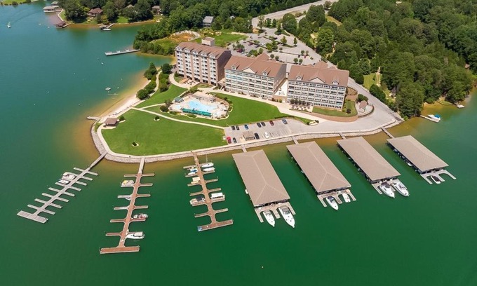 Huddleston Hotel | The Lake Condo
