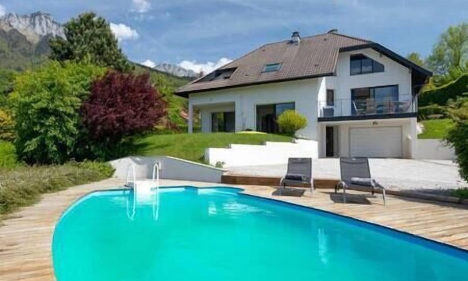 Menthon-Saint-Bernard House | The Lakeview Villa, 8p