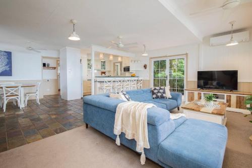 Tuggerawong House | The Lake Haus - Spacious Waterfront Escape with Pool