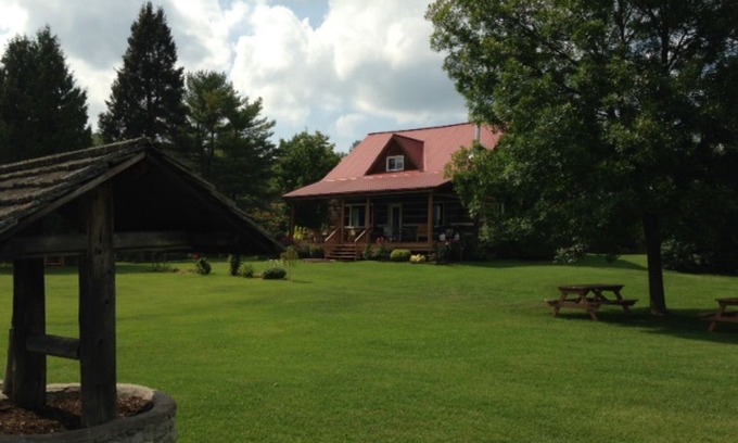 North Frontenac Cabin | The Lake House at Canonto Lodge