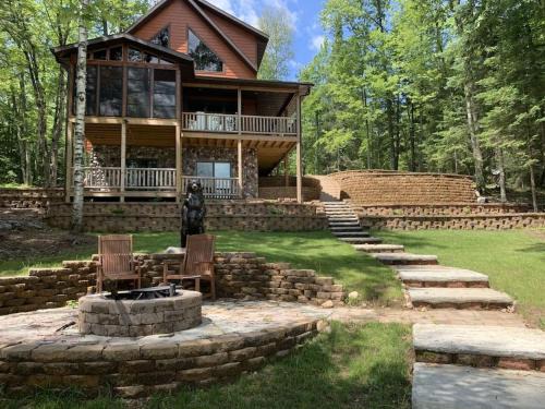 Hazelhurst House | The Lake House - New Home on Lower Kaubinshine Lk