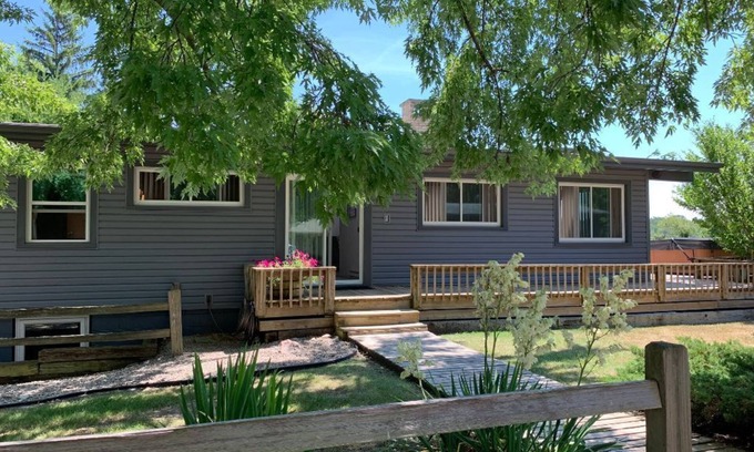 Stevensville House | The Lake House ~On~ Sunset Path w/private beach access, pool, hot tub & WIFI