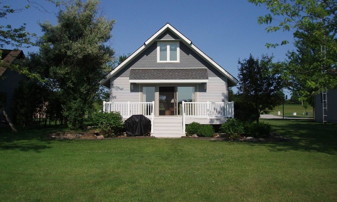 Clear Lake House | The Lake is Calling! Lakefront Cottage Rental on Clear Lake, Indiana