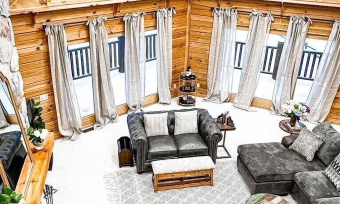 Mayville Cabin | The Lakefront Lodge near CHQ Institution