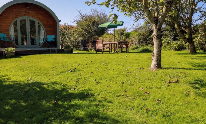 St Teath Cottage | THE LAMB SHACK, character holiday cottage, with a garden in St Teath