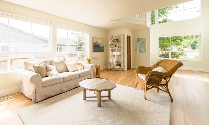 Langley House | "The Langley House", walk to downtown, newly remodeled, family friendly!