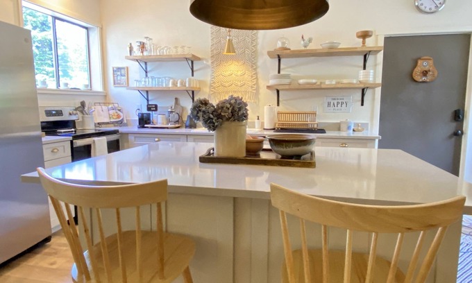 Langley House | The Langley Loft: Modern Barn + Close to Downtown + Hot Tub + Cozy Island Vibes
