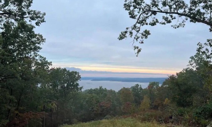 Elizabeth Cottage | The Lark Haus: Luxury Home with stunning lake view