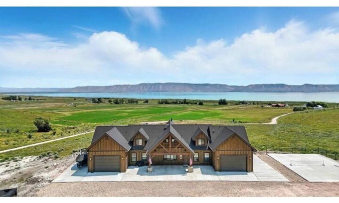 Fish Haven House | The Last Frontier - Hot Tub. Basketball Court . Teepee. 20 Acres with Lake Views