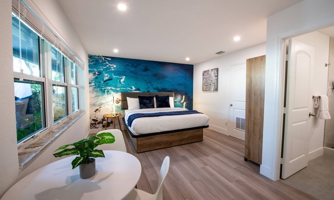 Poinciana Park Hotel | The Lauderdale Boutique Hotel