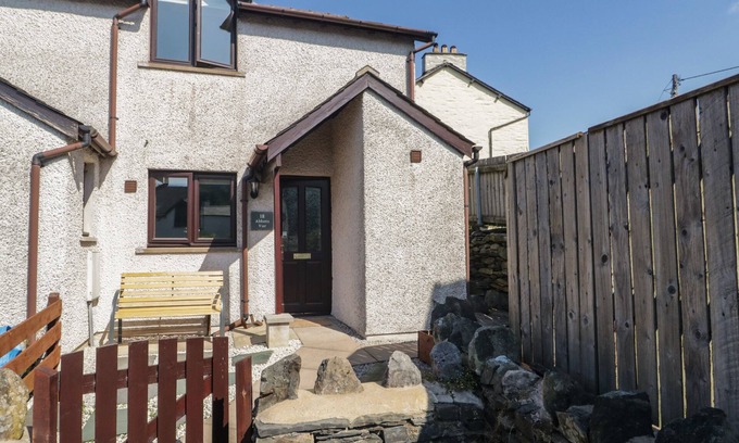 Backbarrow Cottage | THE LAURELS, family friendly, with a garden in Backbarrow