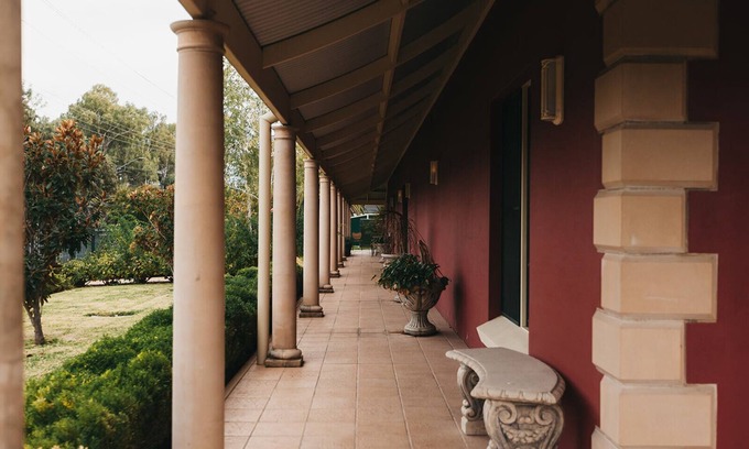 Wagga Wagga Hotel | The Lawson Riverside Suites