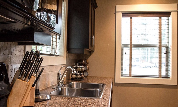 Regional District of Nanaimo Cabin | The Lazy Eagle Cottage is a perfect place to unwind. Special rates for long stay