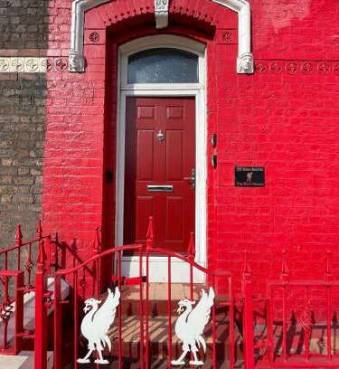Anfield House | The LFC Red House - Spacious House With 5 Bedrooms, 2 Bathrooms, Street Parking And 1 Minute From The Stadium