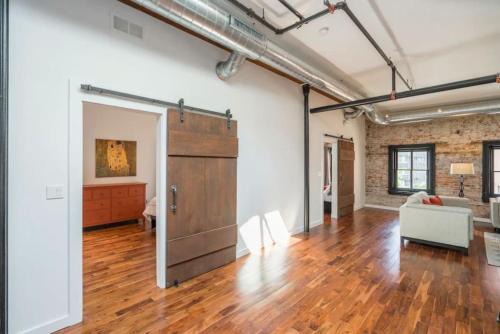 Center City East Apartment | The Liberty Suite Residence