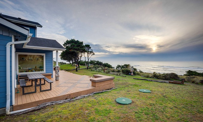 Port Orford House | The Lighthouse: 3 Acre Port Orford Oceanfront Home