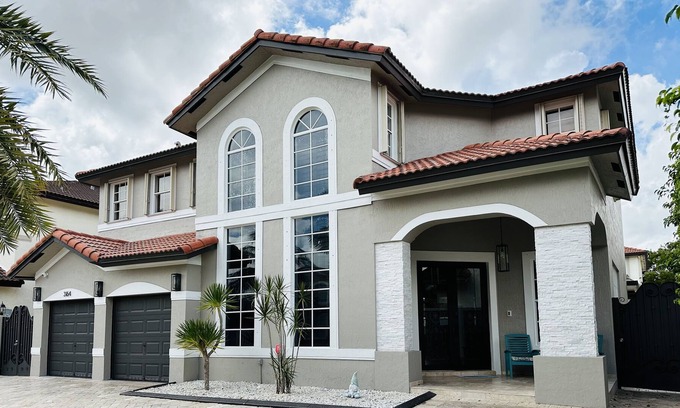 Tamiami House | The Lighthouse retreat