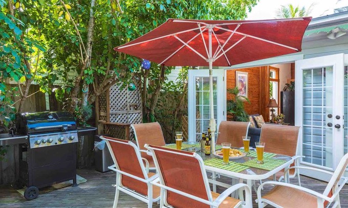 Key West Historic District House | **THE LILAC COTTAGE @ OLD TOWN** Historic Home & Pool + LAST KEY SERVICES...