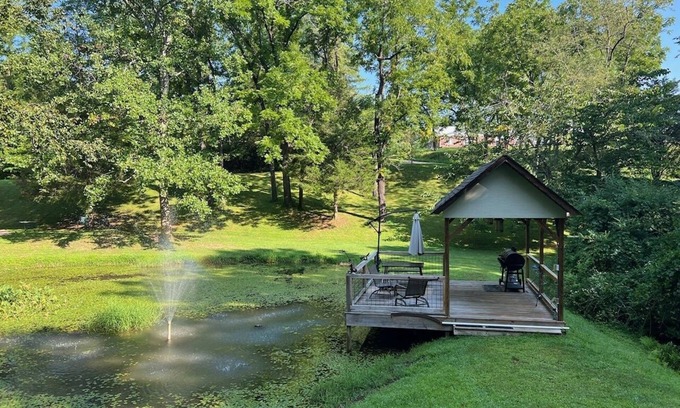 Otto Cabin | The Lily Pad GEM Hideaway! Perfect honeymoon/Anniversary spot! FLAT driveway