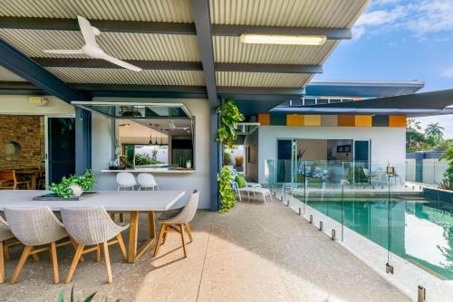 Parap Villa | 'The Lily Pad' Parap Poolside Luxury with Studio