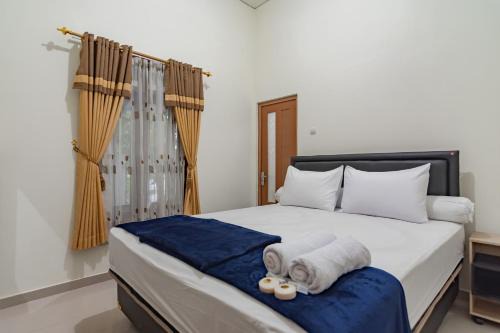 Cirebon Hotel | The Lima Guest House Syariah Mitra RedDoorz