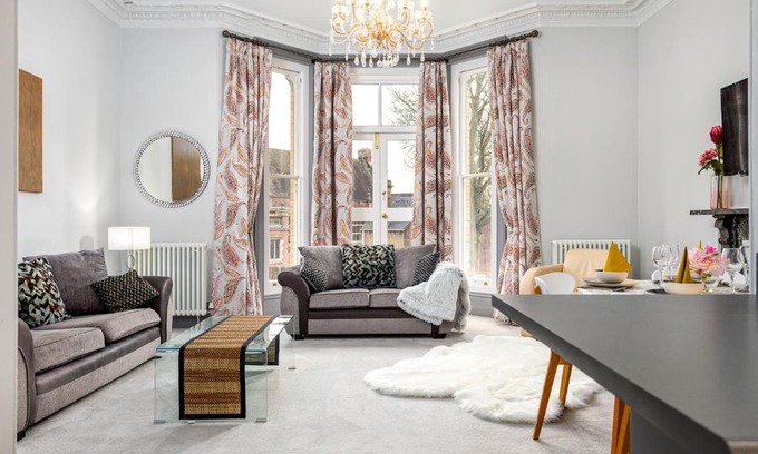 Lincoln Apartment | The Lincoln Apartments part of "St Margaret's Lodge"
