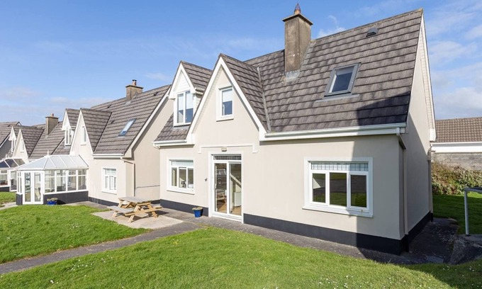 Lahinch House | The Links 04, Amazing Location- Food, Drinks, Surf, & Golf!-4