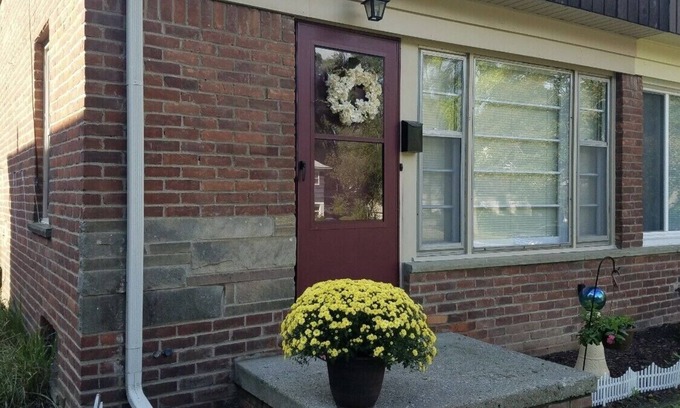Ann Arbor House | 🌟 ”THE LITTLE BIG HOUSE”🌳A2’s Premiere Townhouse🏡 9 Houses from “The Big House”🏈