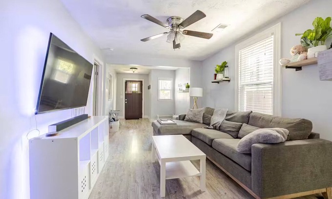 North Nashville House | The Little Blue Haus - Two Miles to Broadway