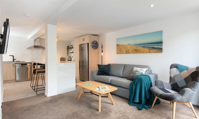 Omanu Apartment | The Little Blue Penguin