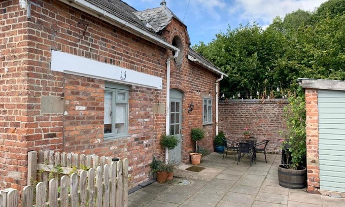 Mochdre House | The Little Coach House in Wales