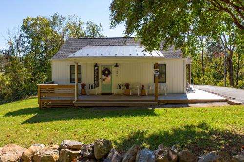 Afton House | The Little Farmhouse Near Veritas & Hazy Mountain