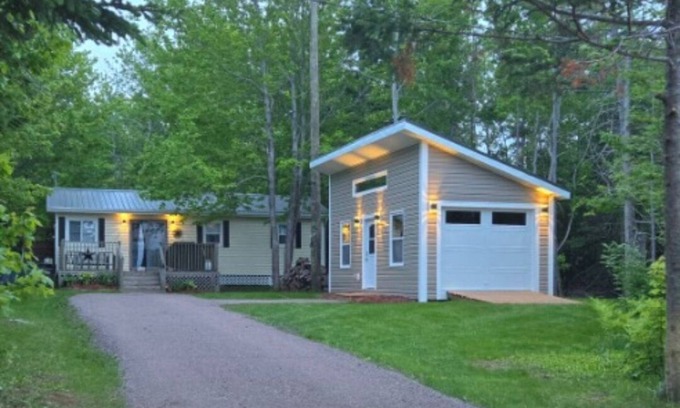 Cavendish Cottage | The Little Foxes Den Cottage in Cavendish PEI
