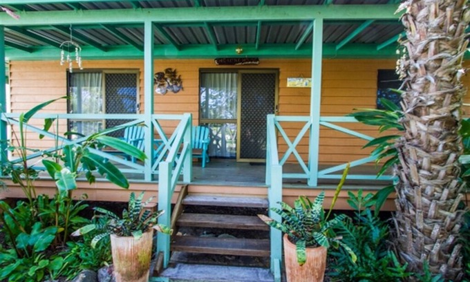 Agnes Water House | The Little House - Pet-friendly beach cottage