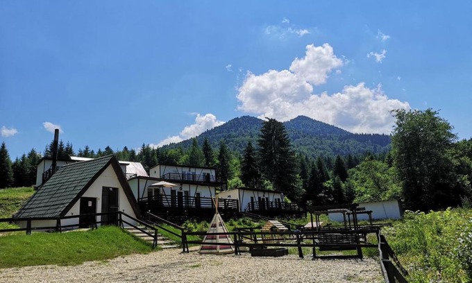 Rasnov Cabin | The Little Houses in the woods