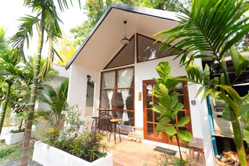 Don Kaeo Ski Chalet | The Little Hut